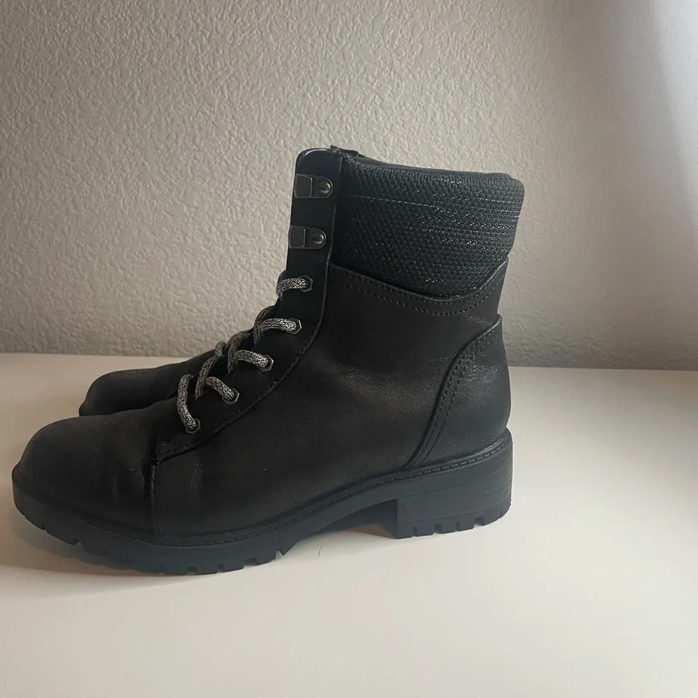 Black boots - Picture 2 of 3